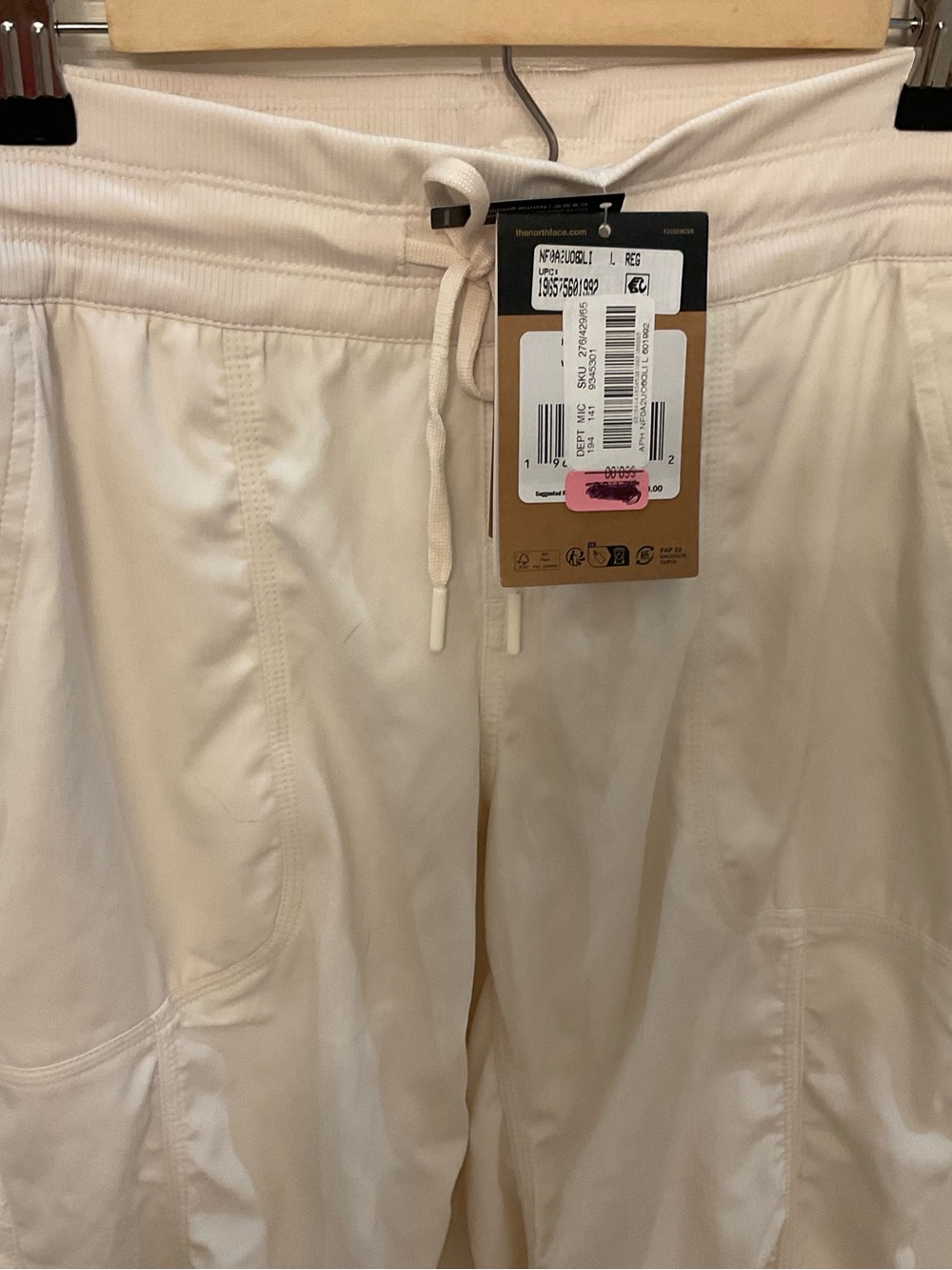 The North Face
Aphrodite 2.0 Water Resistant Drawstring Capri Pants - Picture 5 of 13